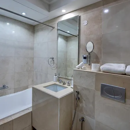 Durrani Homes: Garden Oasis at Souk Al Bahar with Jacuzzi Dubai Exterior photo