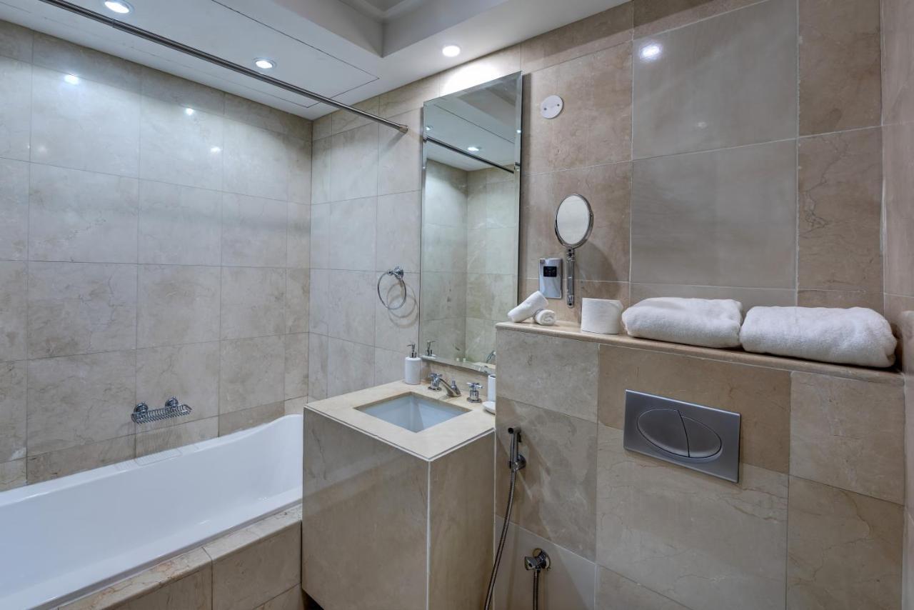Durrani Homes: Garden Oasis At Souk Al Bahar With Jacuzzi Apartment