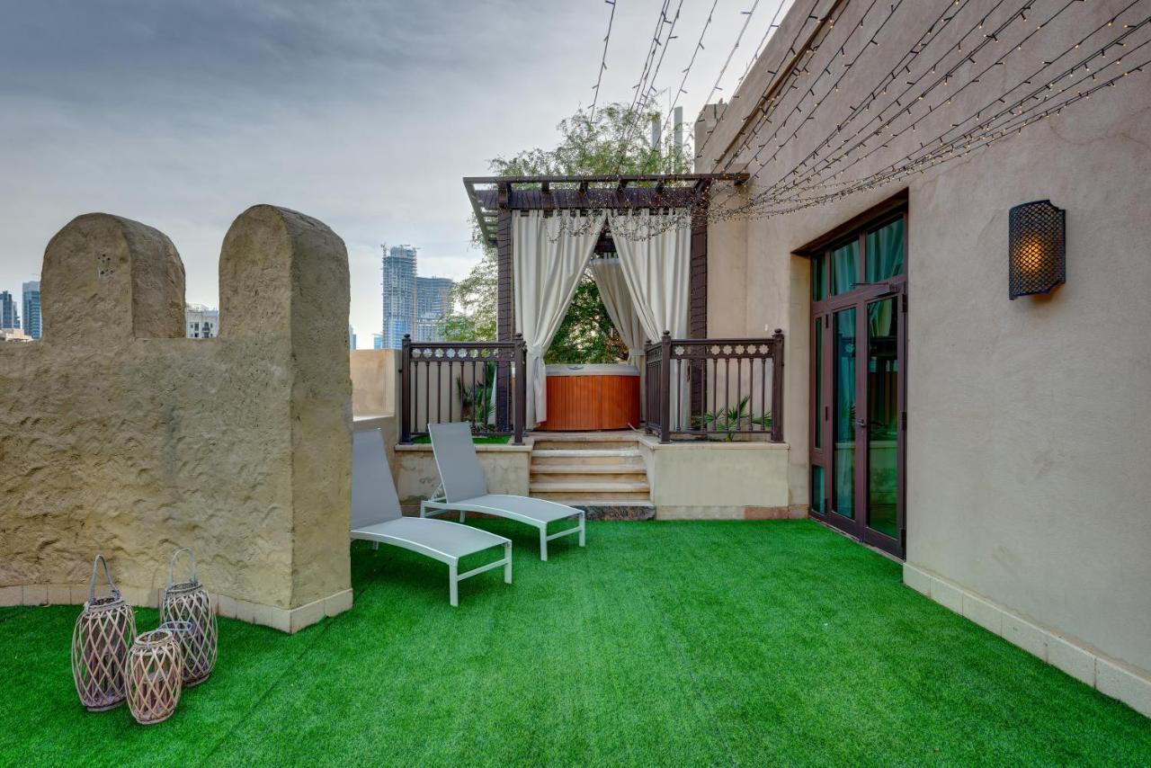 Apartment Durrani Homes: Garden Oasis At Souk Al Bahar With Jacuzzi *