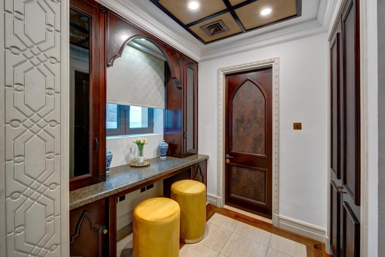 Apartment Durrani Homes: Garden Oasis At Souk Al Bahar With Jacuzzi