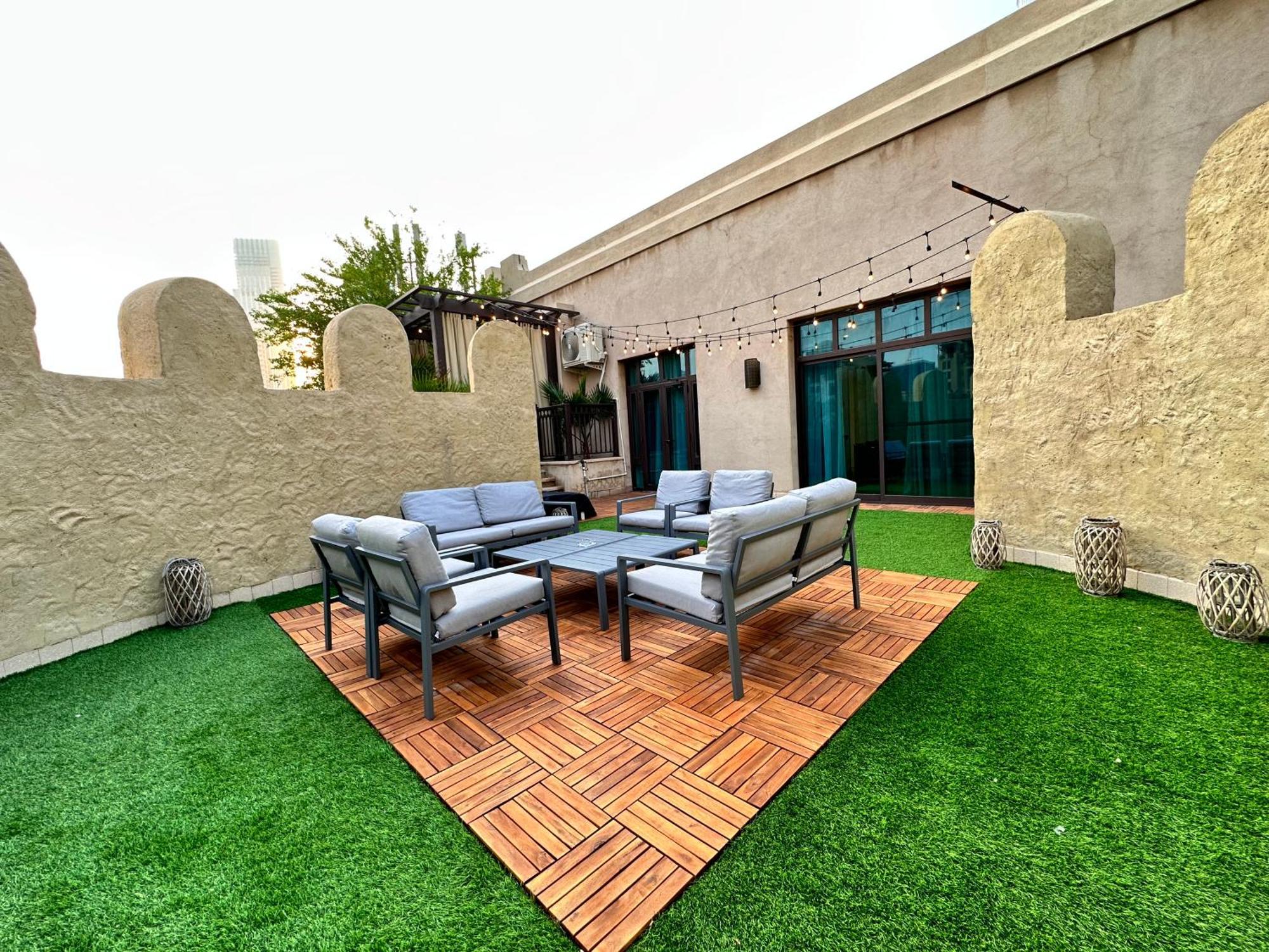 Durrani Homes: Garden Oasis At Souk Al Bahar With Jacuzzi